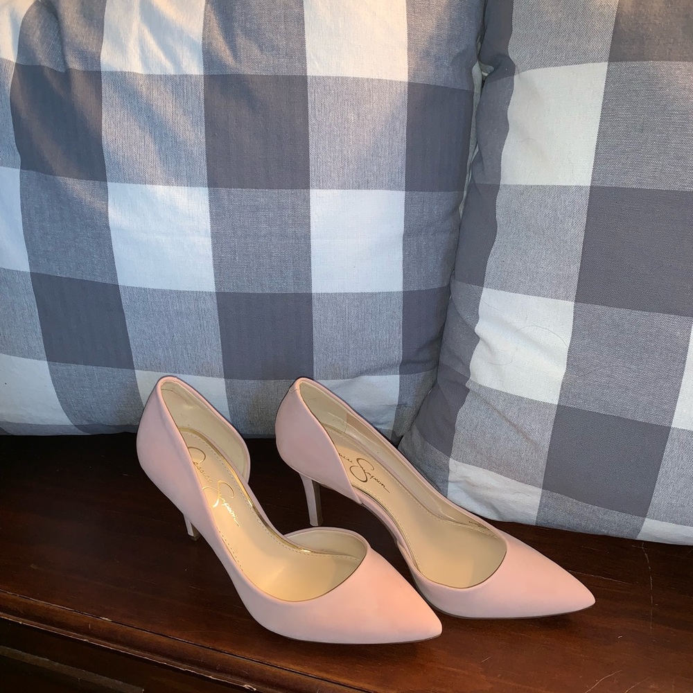 Light pink pumps